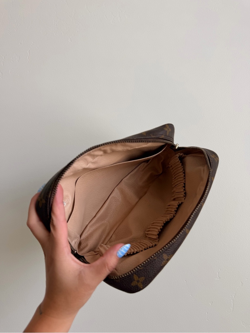 Louis Vuitton Monogram Toiletry Pouch 23 - Picture 8 of 10